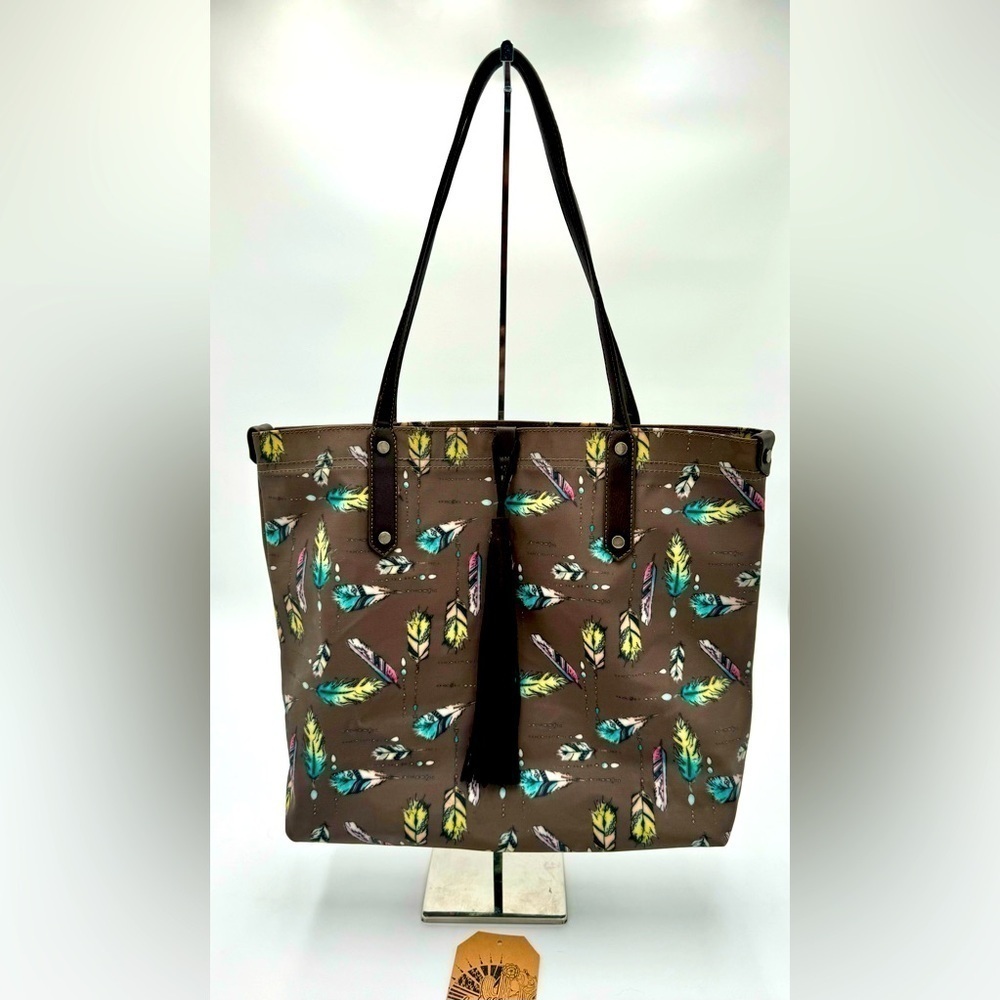 NWT Dream Feathers Shoulder Tote by Catchfly‎